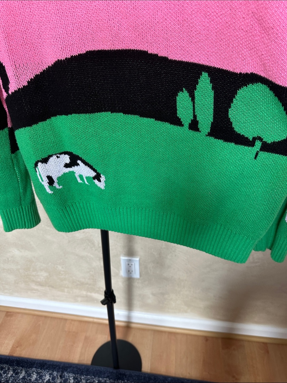 CECANY Cow Crewneck Sweater size medium - Picture 11 of 16